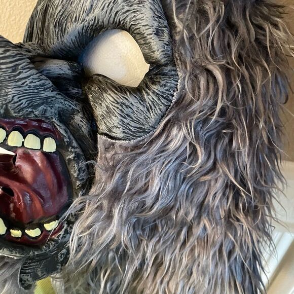 Scary Wolf Mask - Picture 7 of 16